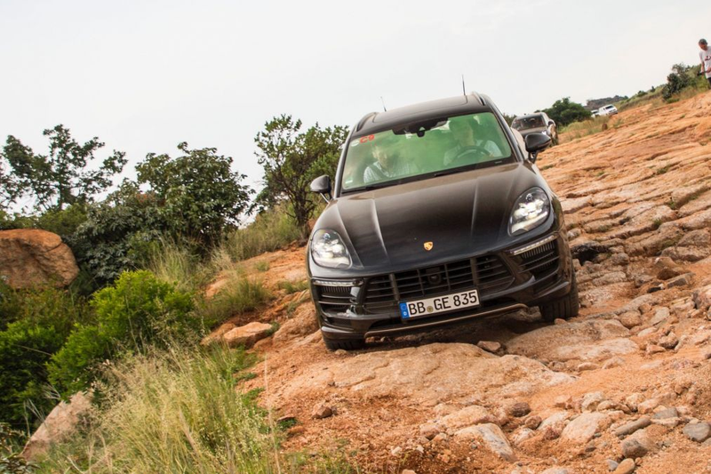 Illustration for article titled Porsche Does Not Know How Spy Shots Work